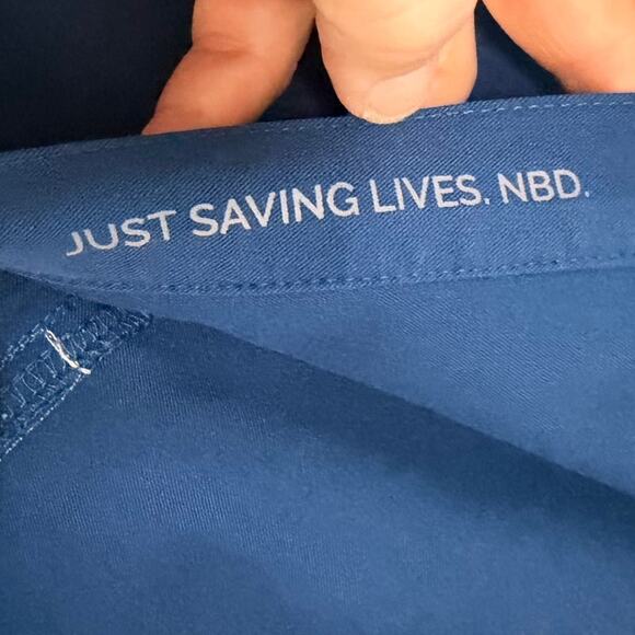 Figs Rafaela scrub top "Deep Reef" blue sz M PO #2918 loose fit nurse capped slv - Picture 10 of 10